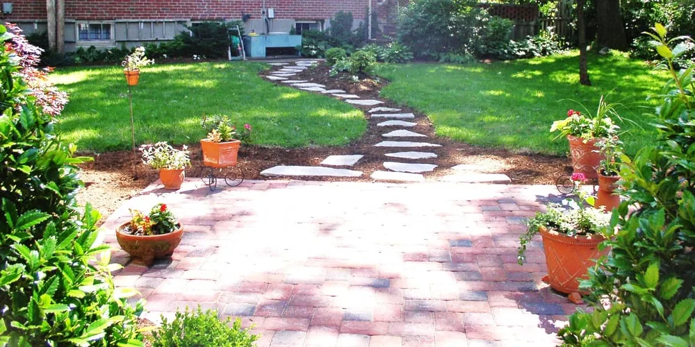 Reliable residential landscaping experts serving Kansas City, MO - Good Earth Water Gardens