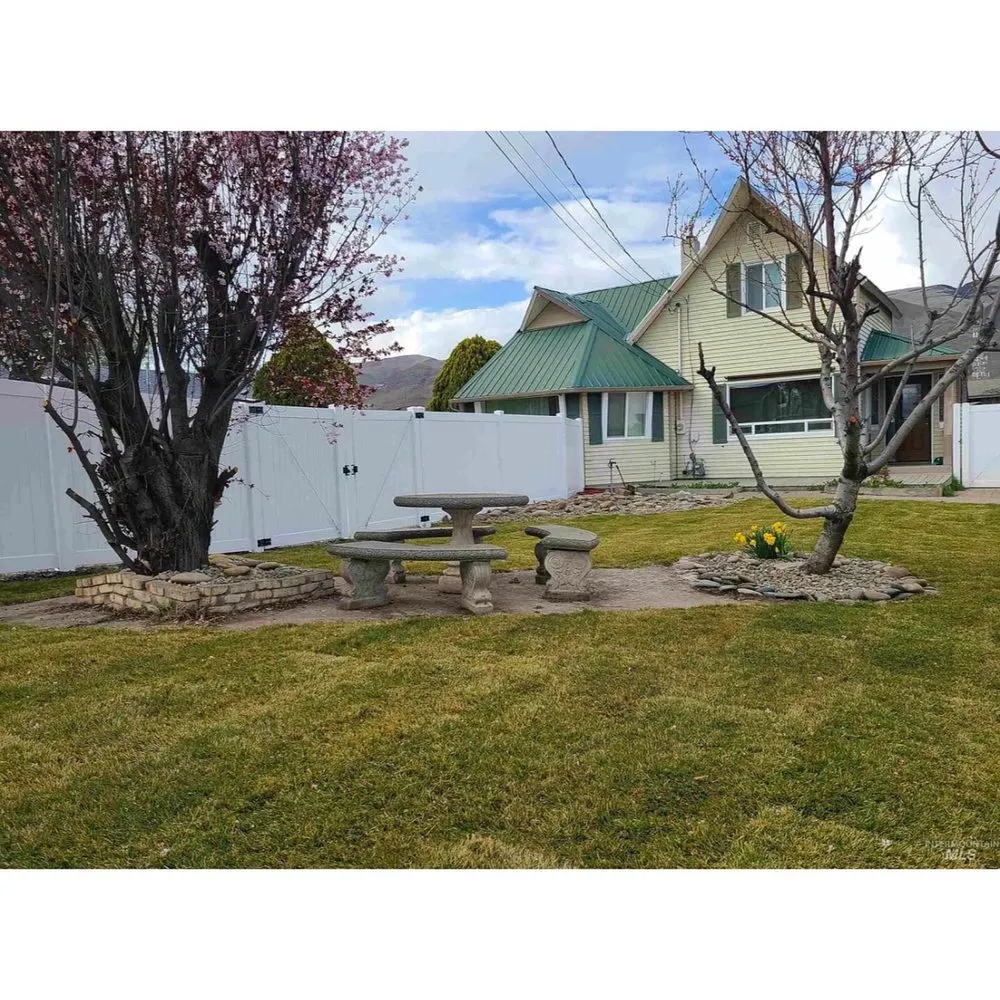 Top-rated yard maintenance for beautiful yards in Lewiston, ID by Good Fellas