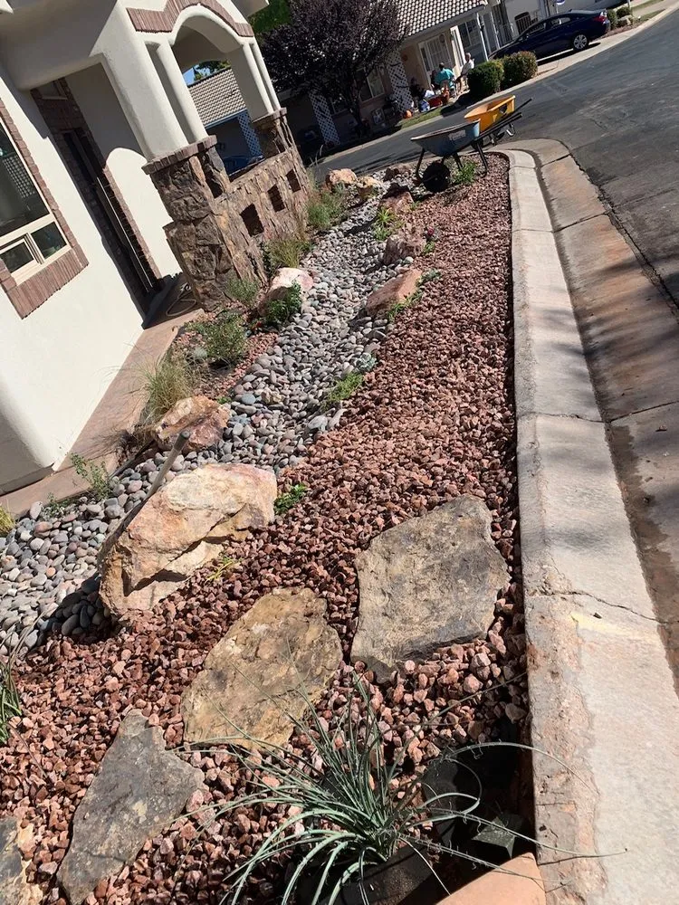 Expert garden landscaping experts serving St. George, UT - Good Life Yard Maintenance & Landscaping