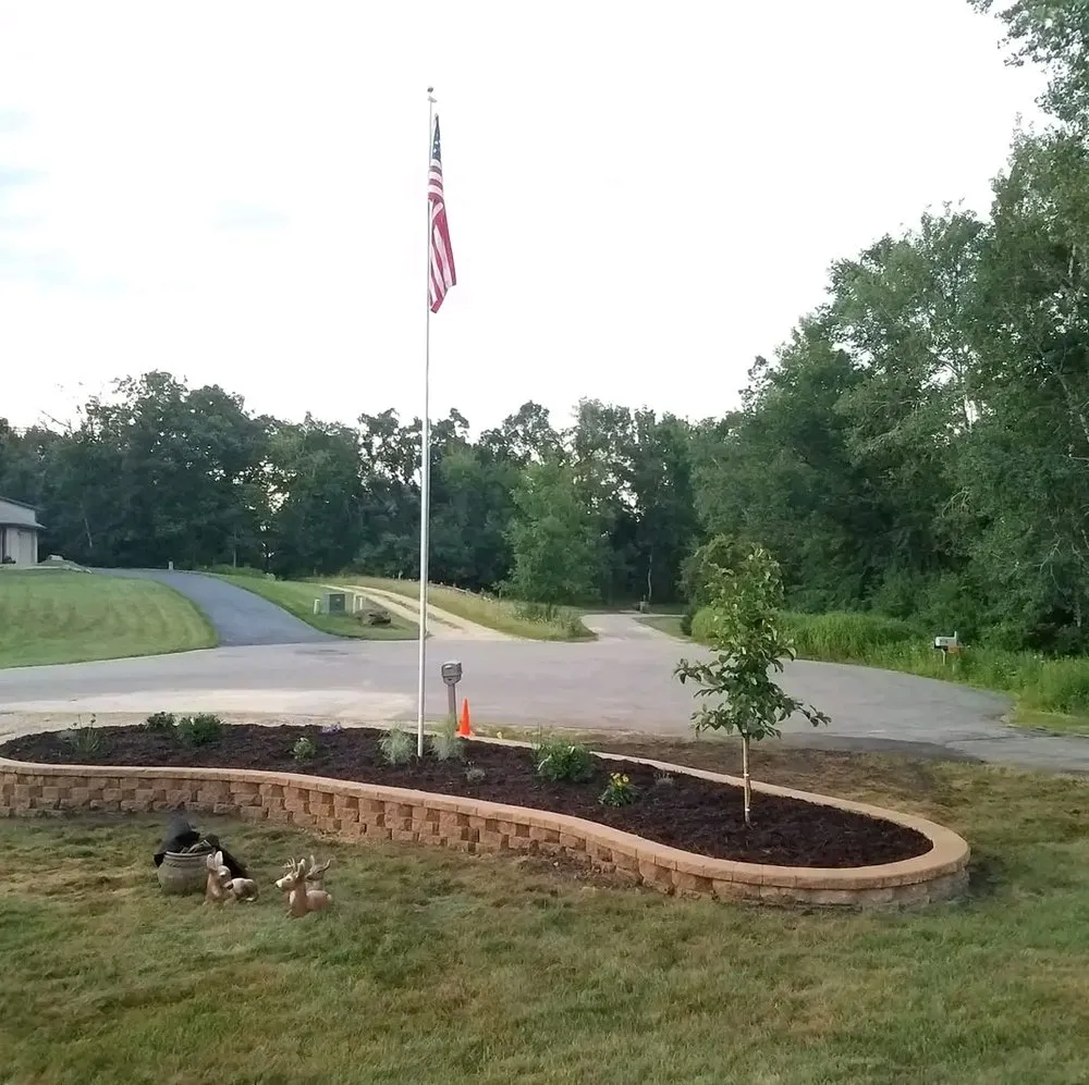 Affordable yard cleanup service near you in Frenchburg, KY by Good Olboy Zland