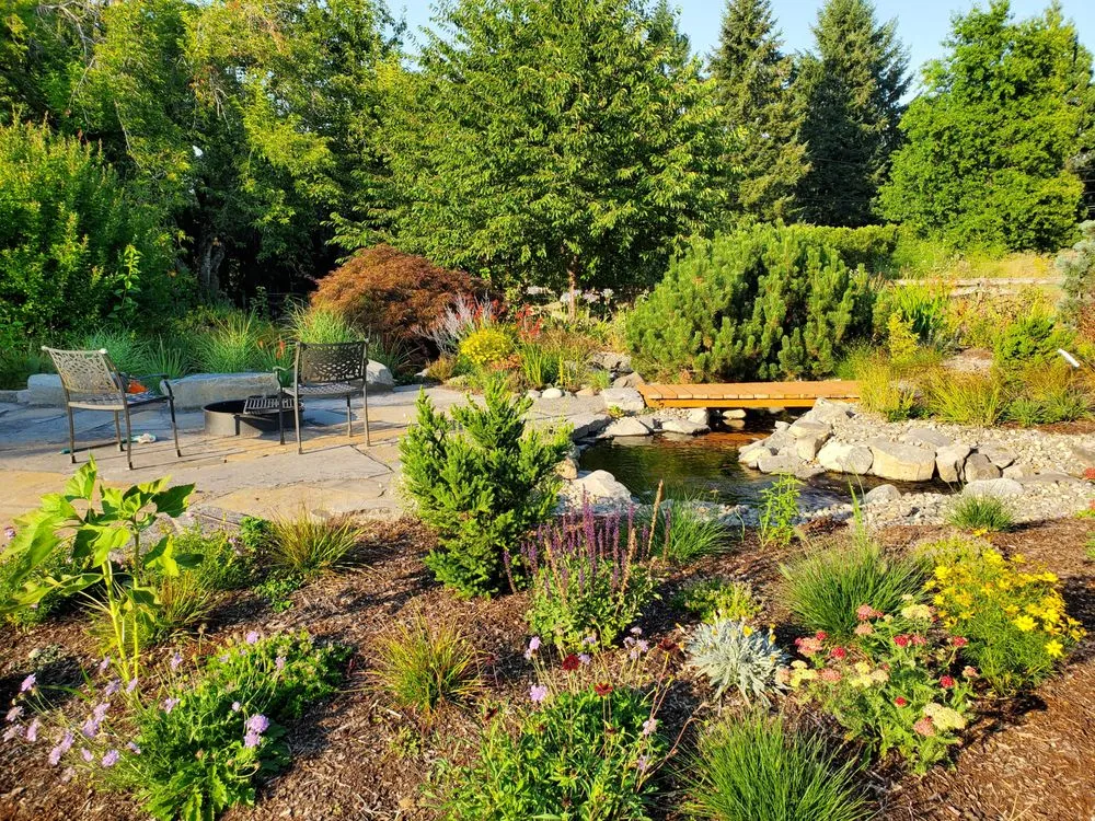 Custom lawn mowing service experts serving Tualatin, OR - Good Thyme Landscapes