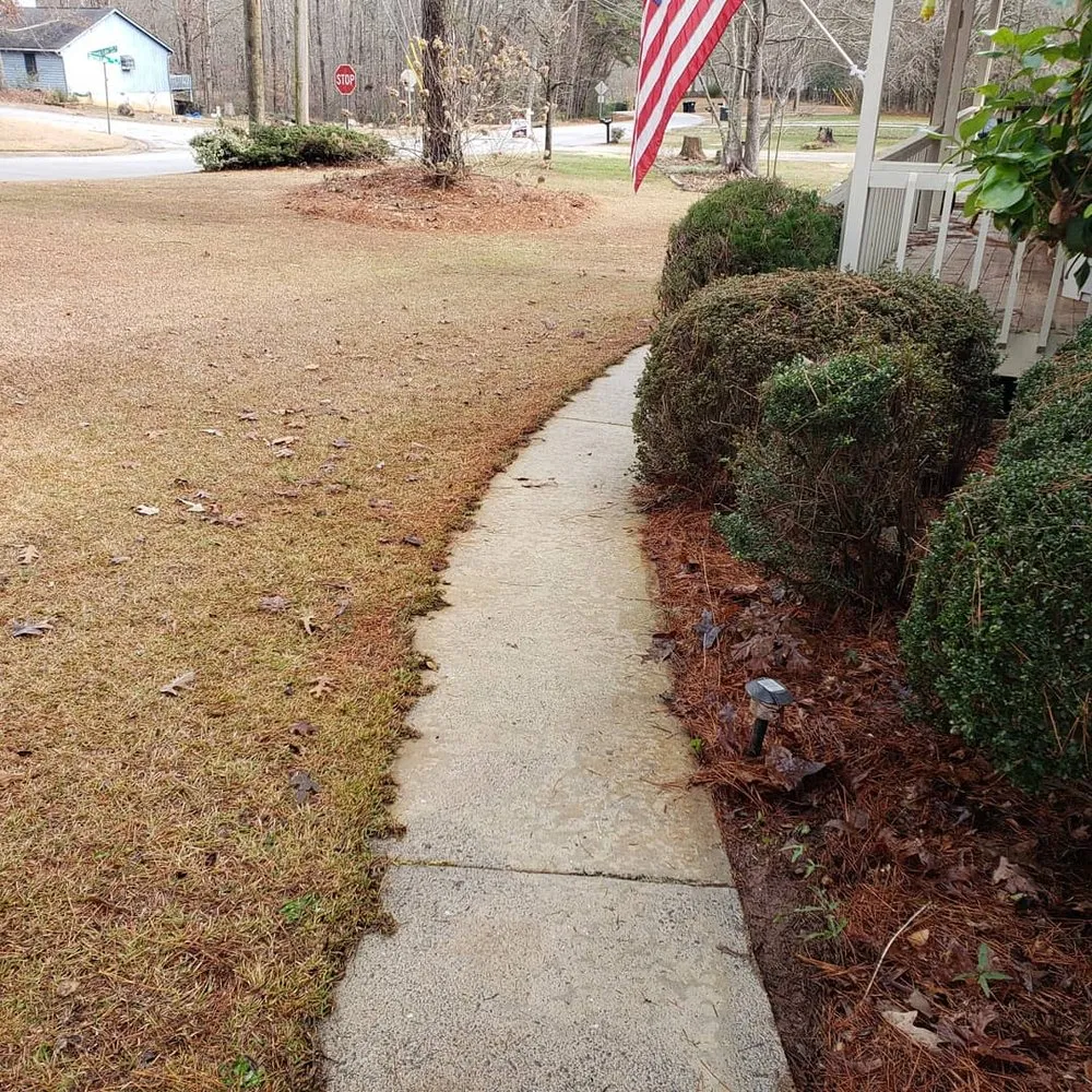 Top-rated lawn care service in Gainesville, GA by Good's Lawn Service