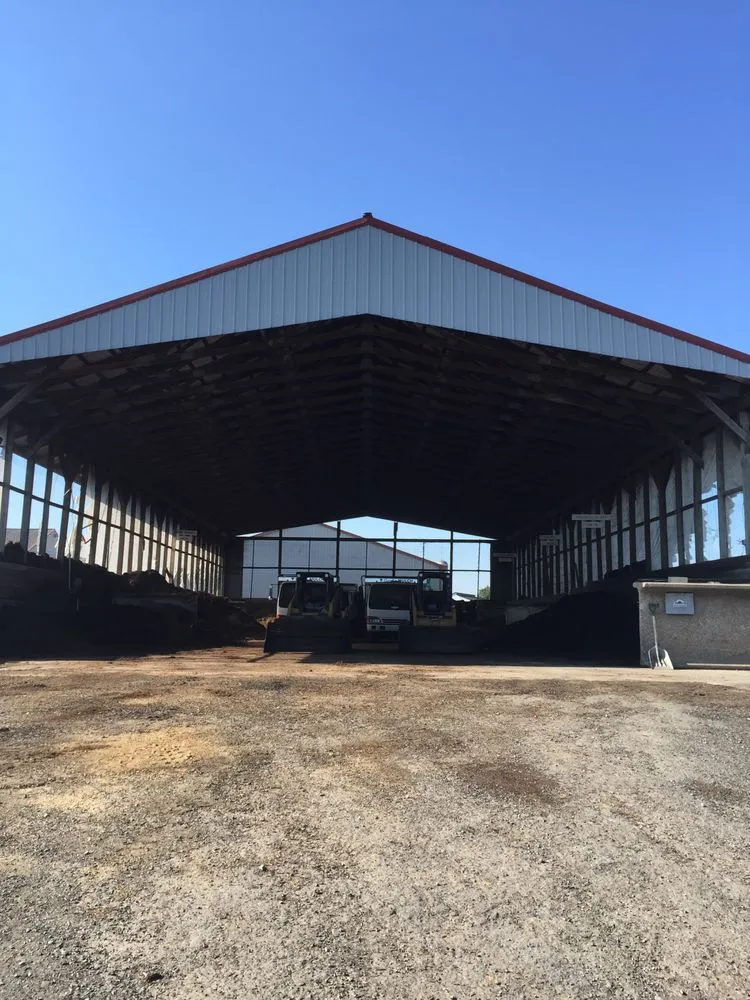 Custom yard cleanup service experts serving Lancaster, PA - Good's Mulch