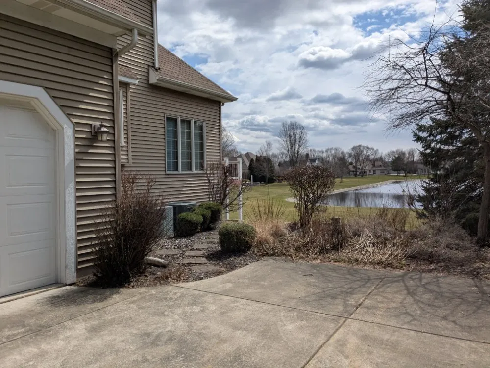 Reliable yard cleanup service in Mishawaka, IN by Gose Groundskeeping