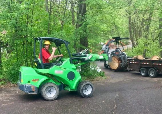 Gosiak Tree Service Logo