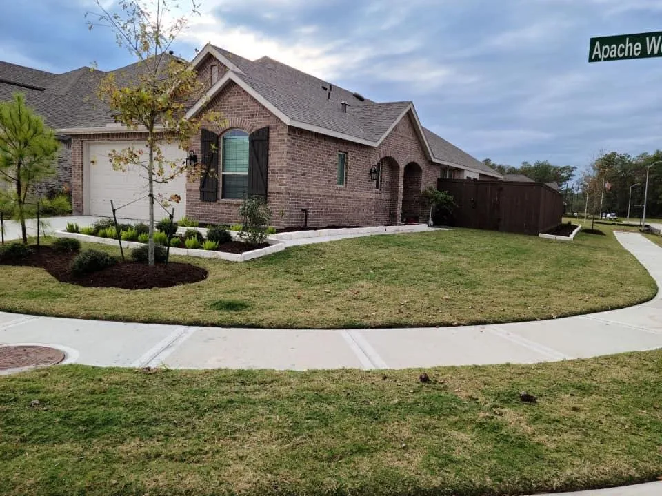 Professional yard cleanup service in Splendora, TX - GQ Landscaping & Lawn Care Services