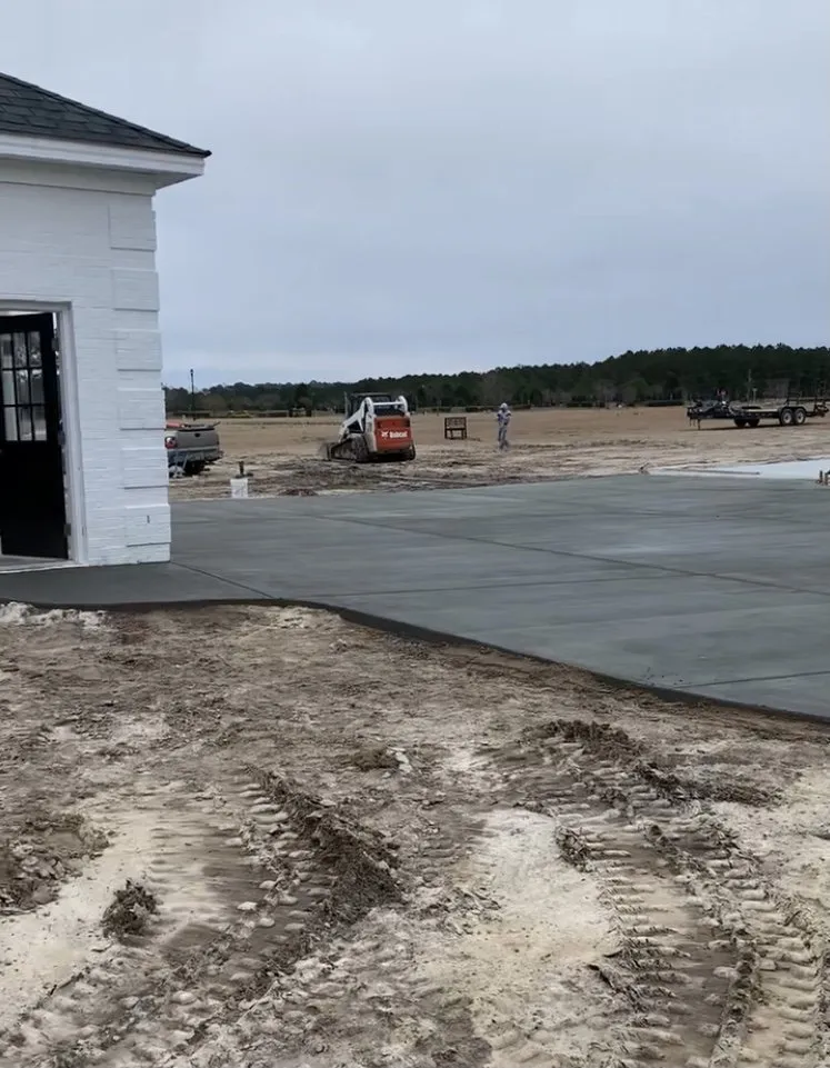 Professional outdoor landscaping in New Bern, NC by G&R General Service