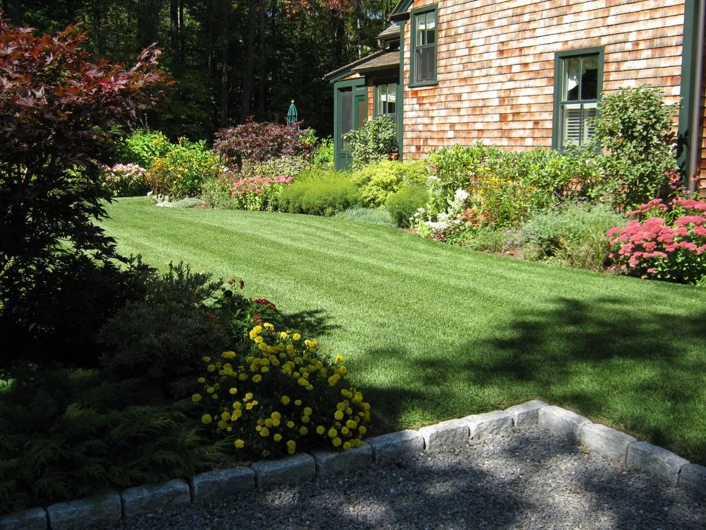 Top-rated residential landscaping experts serving New Haven, CT - G&R Handyman Services