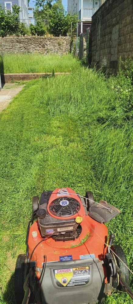 Trusted yard maintenance experts serving New Haven, CT - G&R Handyman Services