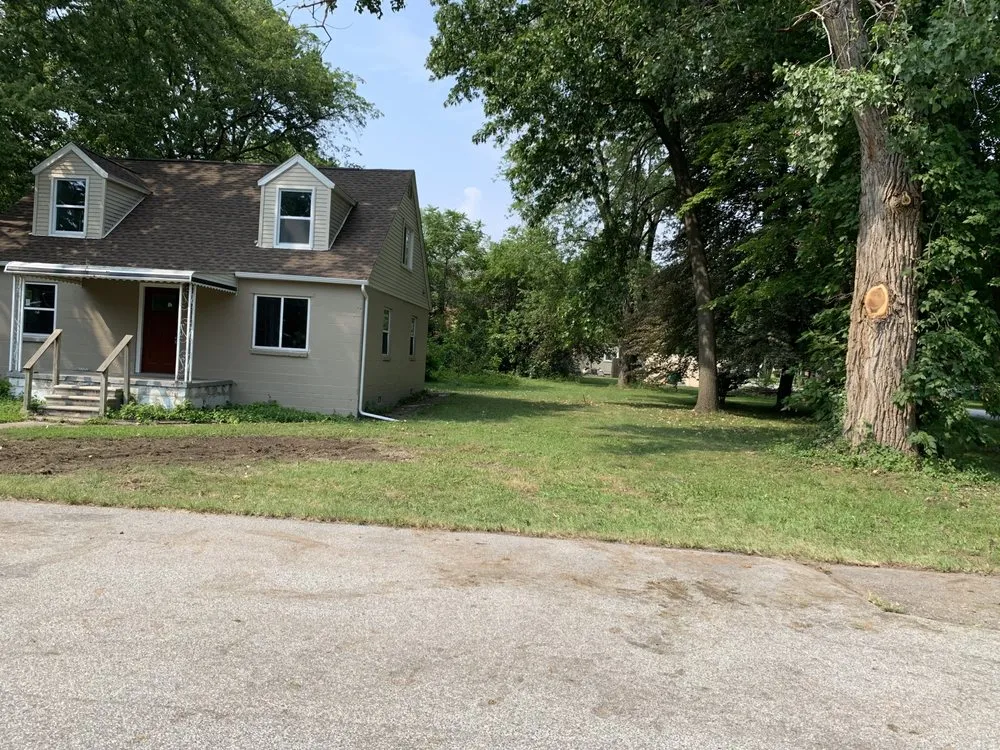 Affordable lawn mowing service for beautiful yards across Detroit, MI - GR Landscaping