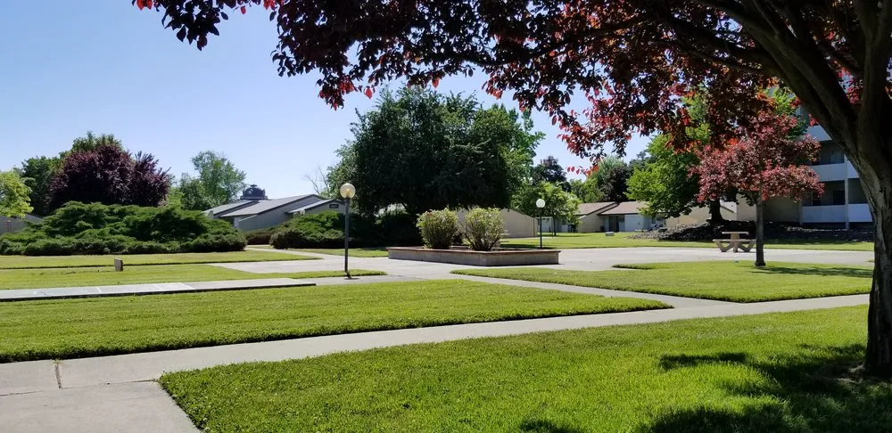 Custom lawn care service in Pasco, WA by G&R Lawn Maintenance