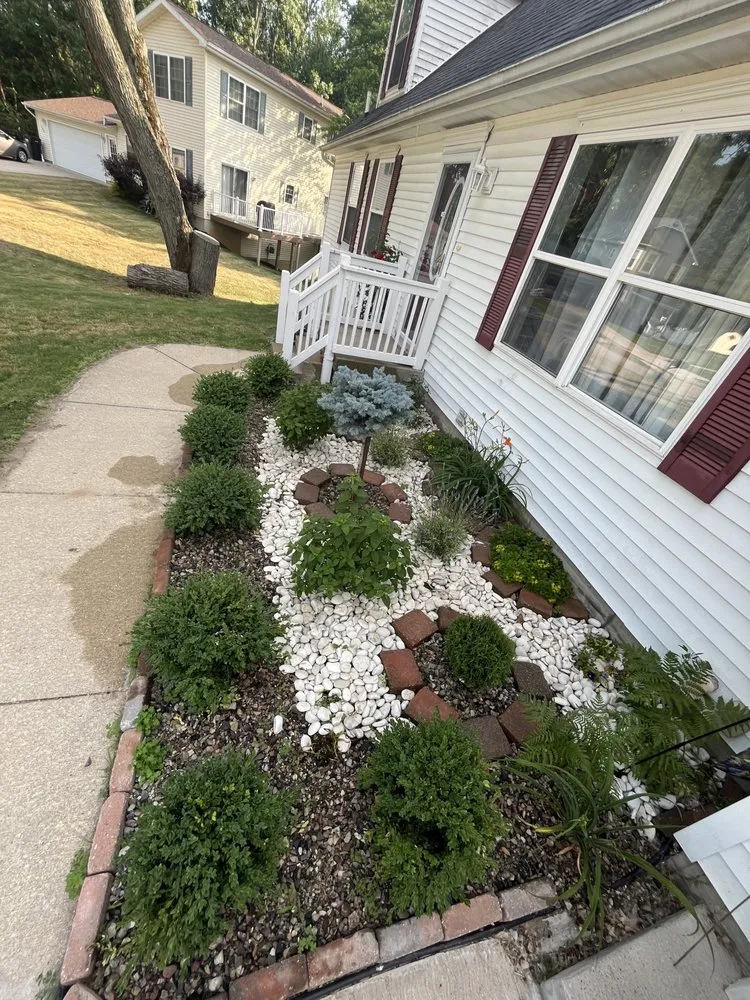 Top-rated yard cleanup service in Comstock Park, MI by GR Outdoor Solution