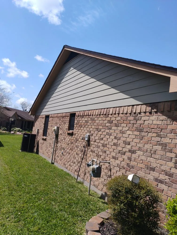 Professional landscaping services experts serving Clute, TX - GR Pient Clute Coll Robert