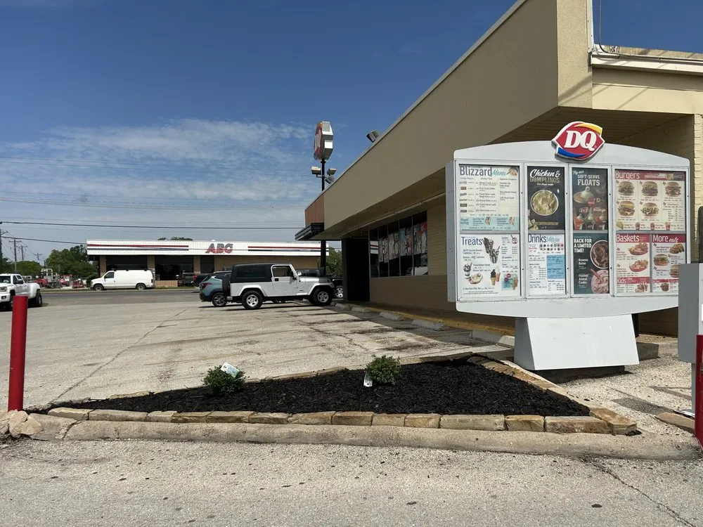 Top-rated lawn care service experts serving College Station, TX - Graceful Gardens