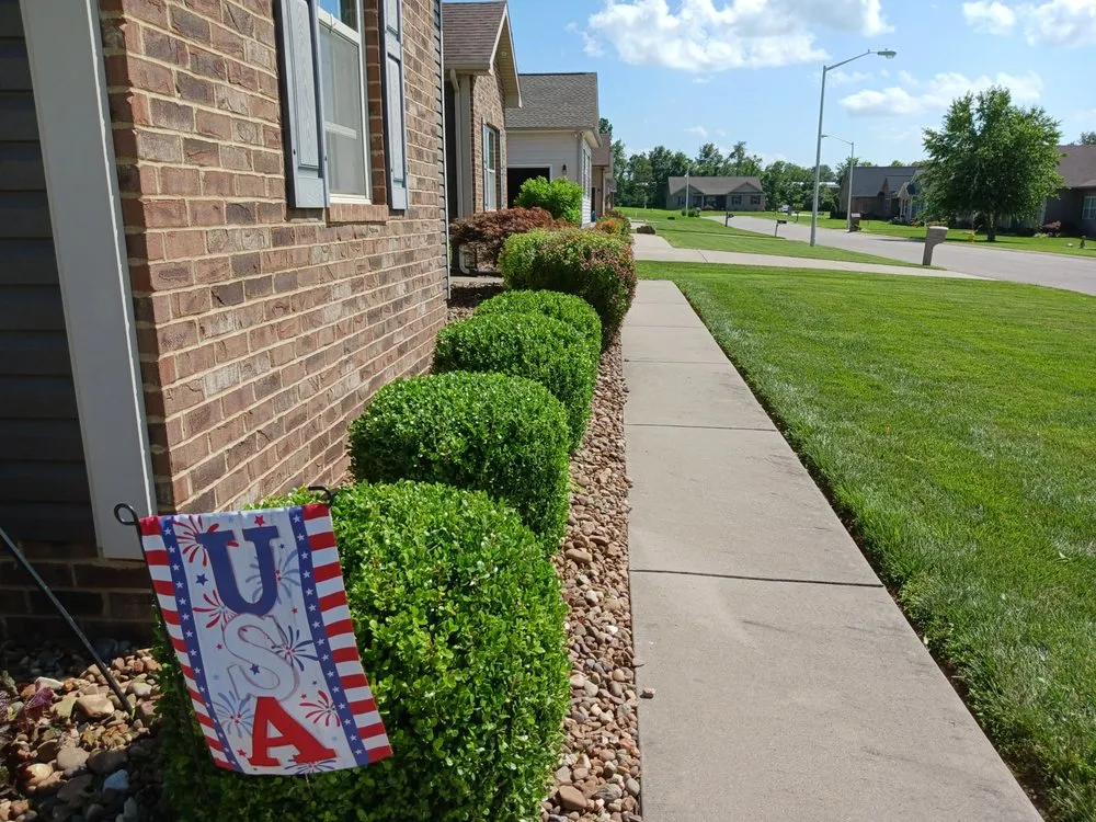 Trusted yard maintenance for residential properties in Madisonville, KY by Gracefull Grinds