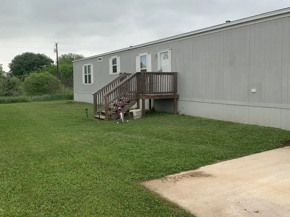 Top-rated residential landscaping in Brenham, TX by Graciano's Lawn Service