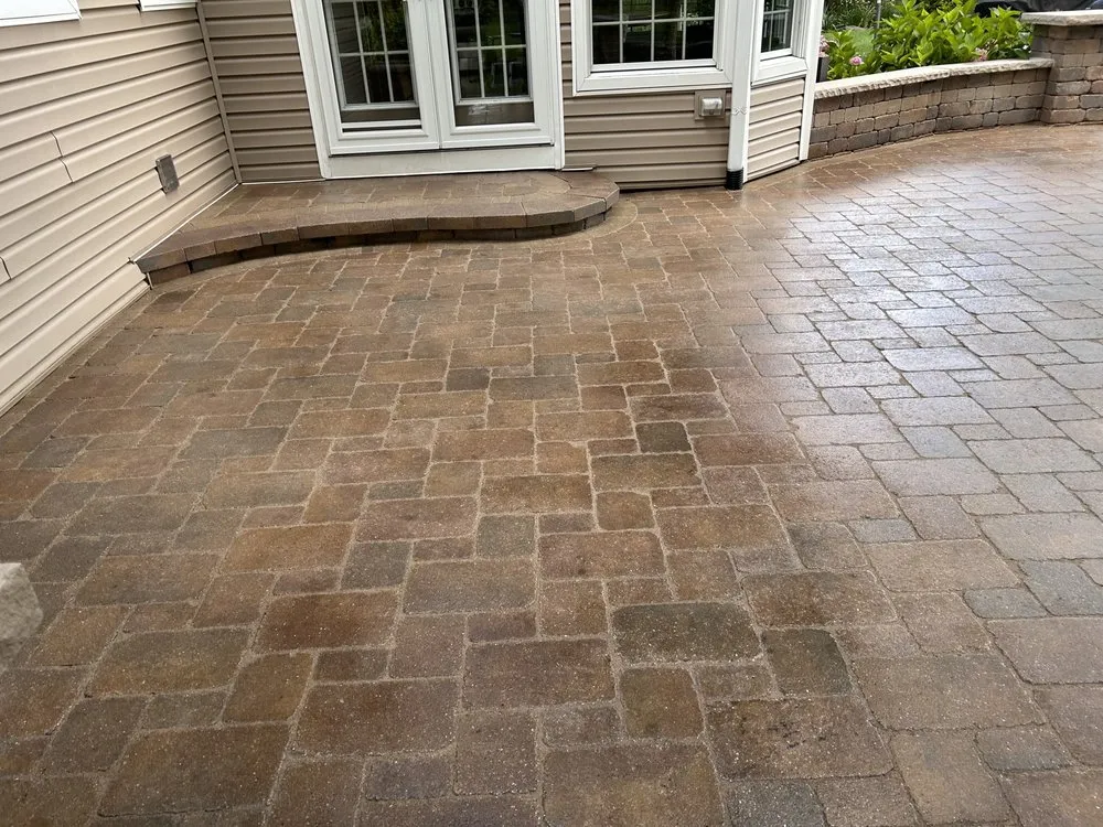 Professional residential landscaping experts serving Warrenville, IL - Gracias Hardscape & Landscape