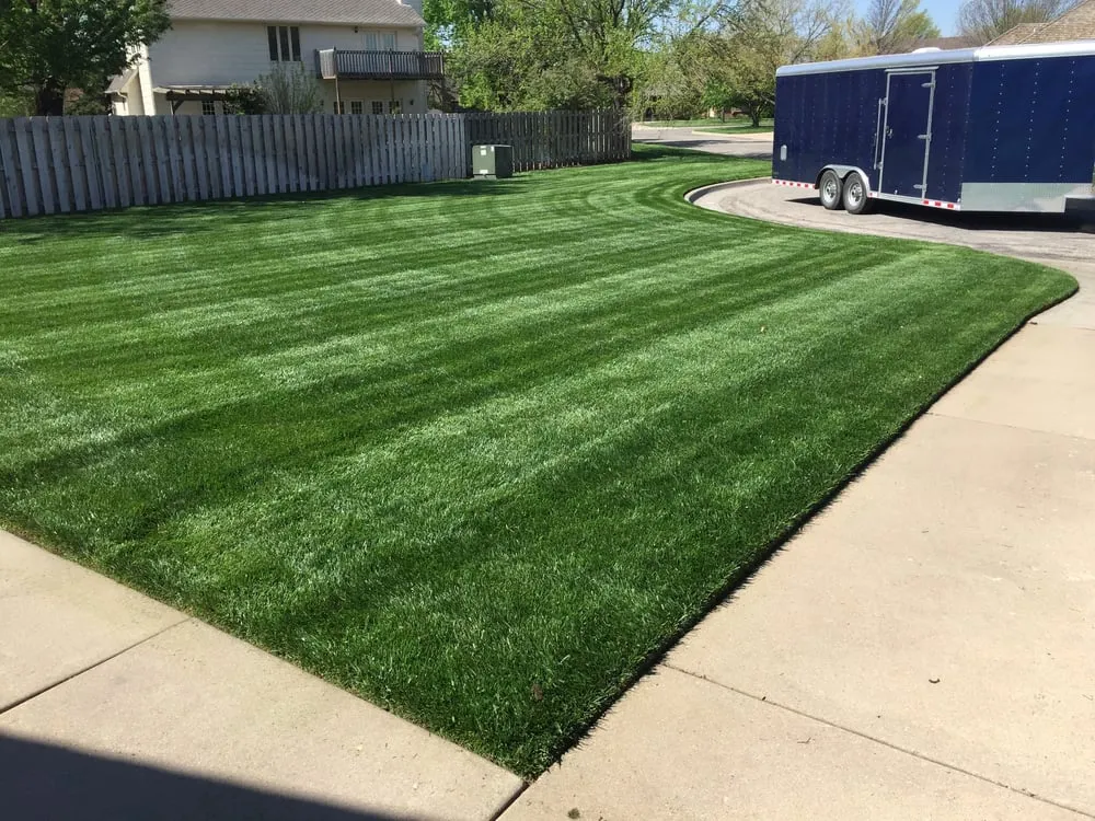 Expert yard cleanup service experts serving Wichita, KS - Graggs Total Lawn Care