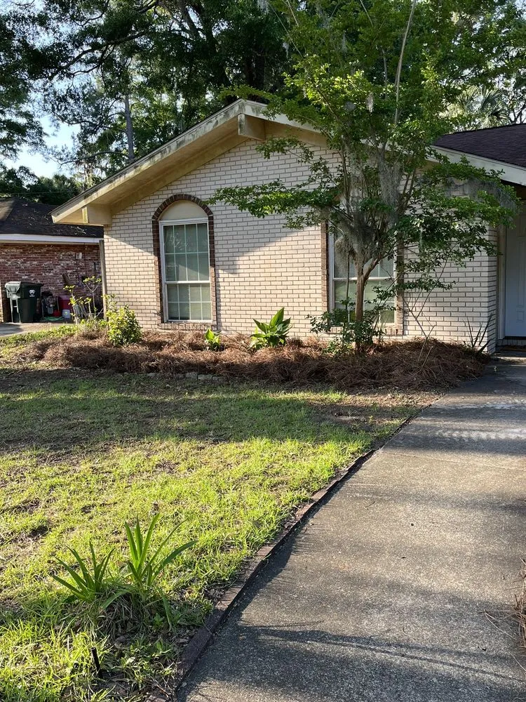 Expert garden landscaping experts serving Pooler, GA - Graham’s Lawn Service