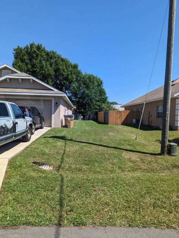 Reliable lawn mowing service experts serving Kissimmee, FL - Grama Fina