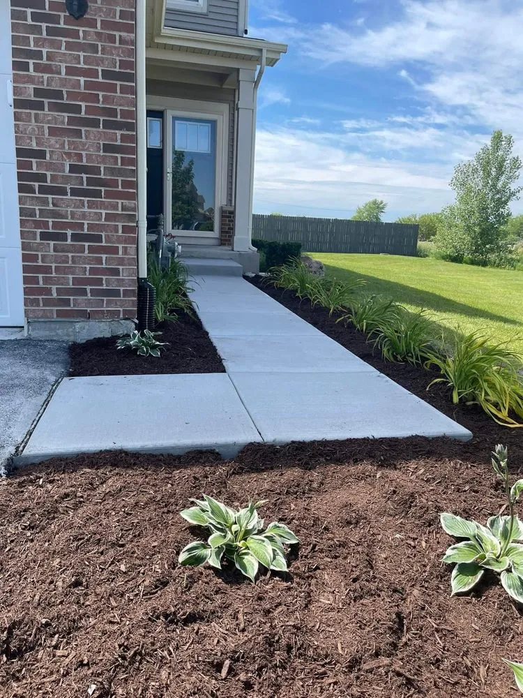 Custom yard maintenance experts serving Joliet, IL - Granados Landscaping