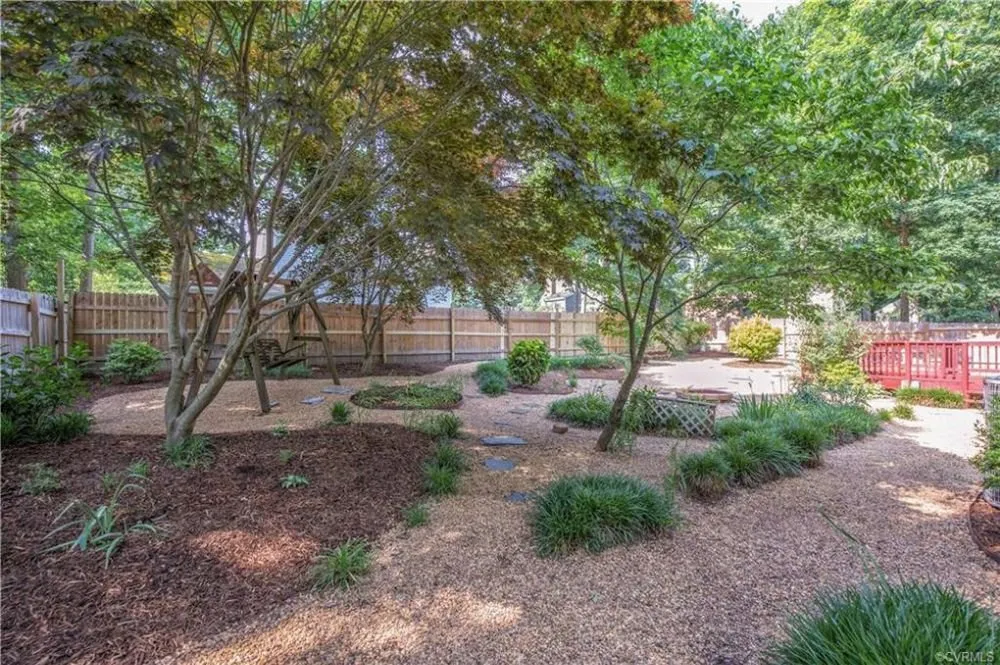 Custom outdoor landscaping experts serving Chesterfield, VA - Grand Gardens