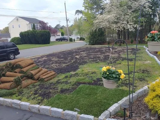 Grand Landscaping Logo