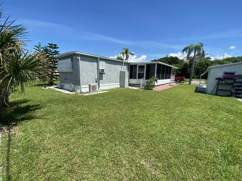 Reliable lawn mowing service in St. Petersburg, FL by Grand Line Lawncare