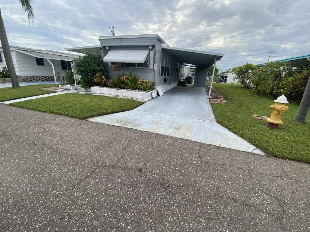 Local lawn mowing service in St. Petersburg, FL - Grand Line Lawncare