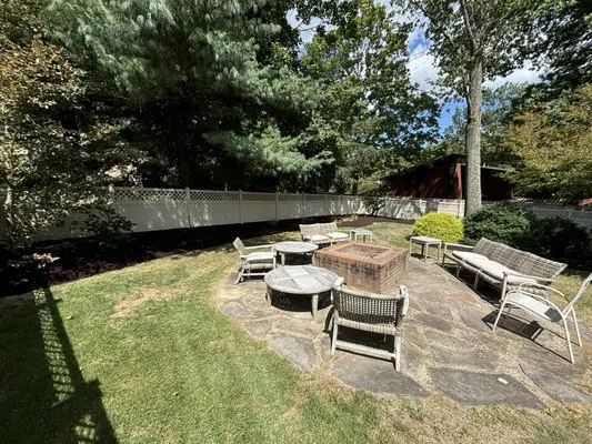 Grandmaster Lawn & Landscape Logo