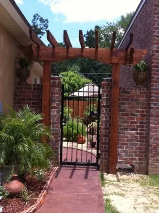 Expert lawn mowing service in Lafayette, LA by Grandscapes