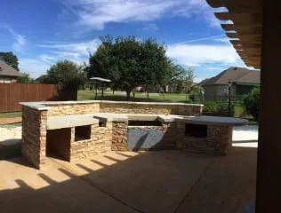 Custom outdoor landscaping in Lafayette, LA by Grandscapes