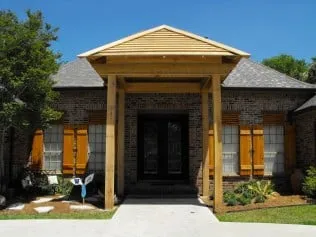 Custom yard cleanup service for homes across Lafayette, LA - Grandscapes