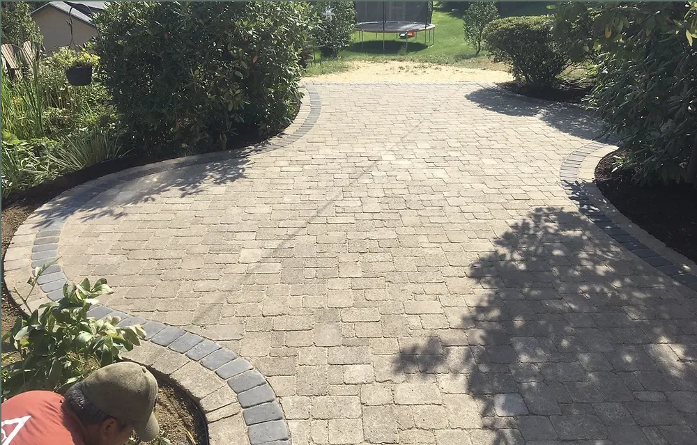 Expert lawn care service in Pittsburgh, PA - Grandscapes Landscape Construction