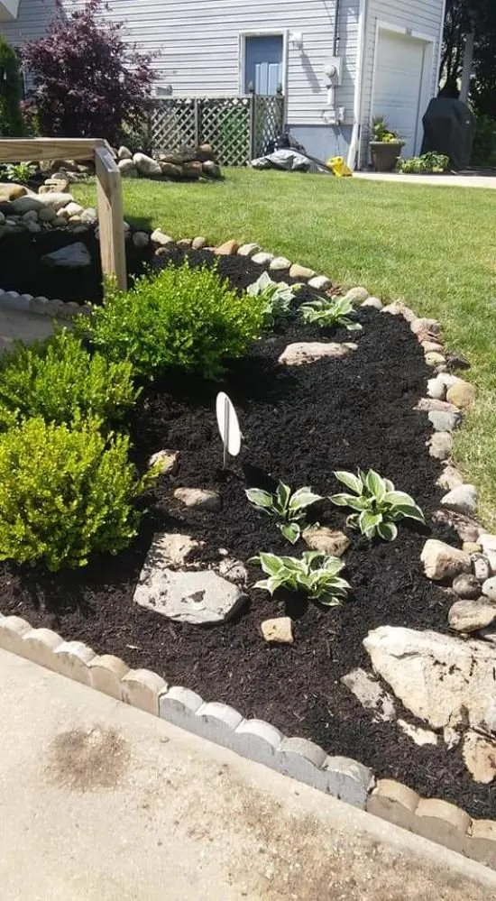 Local landscape design for residential properties in Akron, OH by Grantham Lawn Care And Design