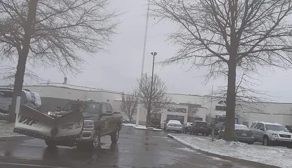 Grantham Lawn Care And Design Logo