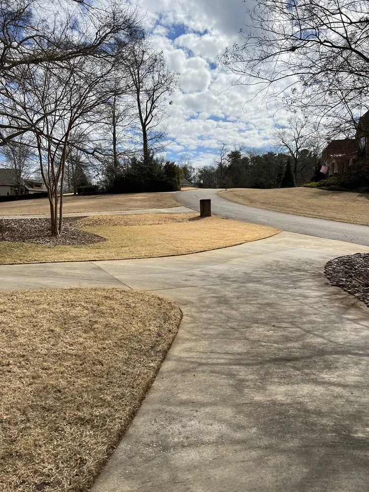 Top-rated lawn care service in Anderson, SC - Grants landscaping & lawn care