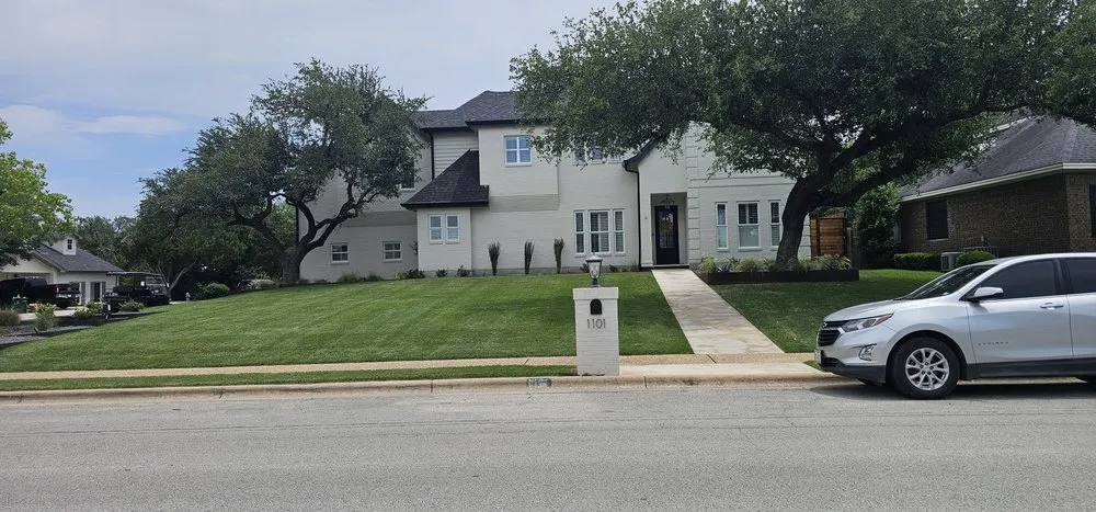 Custom lawn mowing service in San Marcos, TX - Grass & Glass