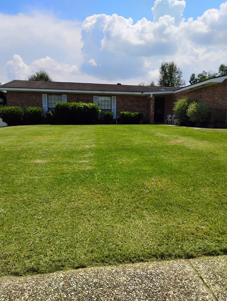 Top-rated garden landscaping for residential properties across Saint Martinville, LA - Grass & Handy Maintenance