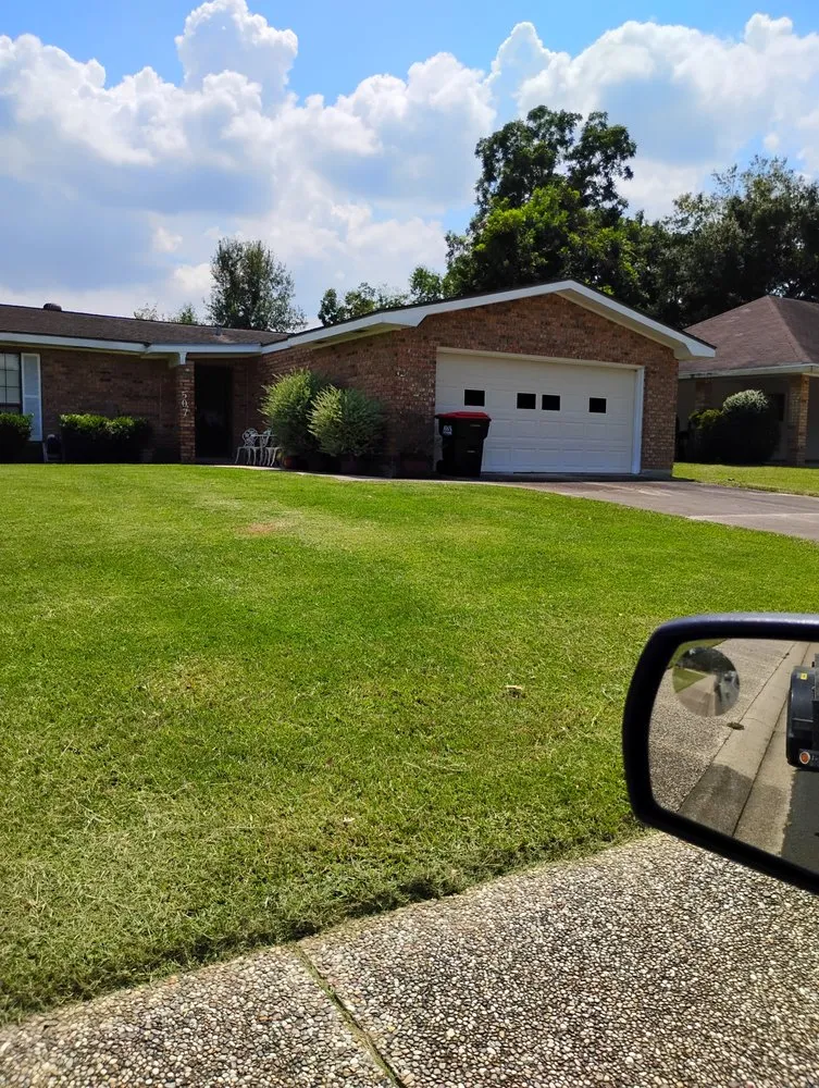 Top-rated landscaping services in Saint Martinville, LA - Grass & Handy Maintenance