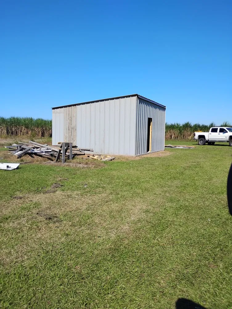 Professional garden landscaping in Saint Martinville, LA by Grass & Handy Maintenance