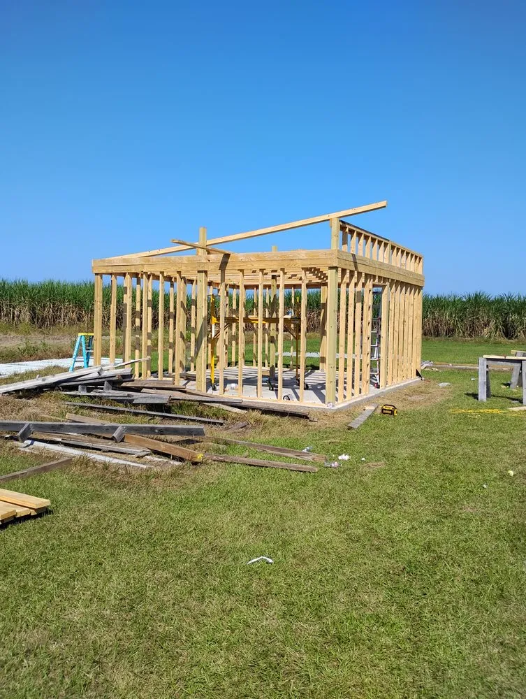 Local outdoor landscaping experts serving Saint Martinville, LA - Grass & Handy Maintenance