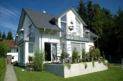 Top-rated lawn care service in Venice, FL by Grass Bandits