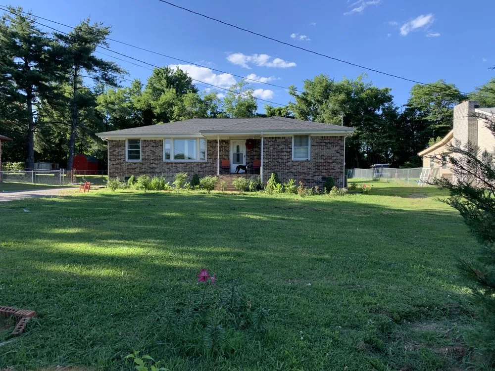 Trusted lawn mowing service in La Vergne, TN - Grass bros