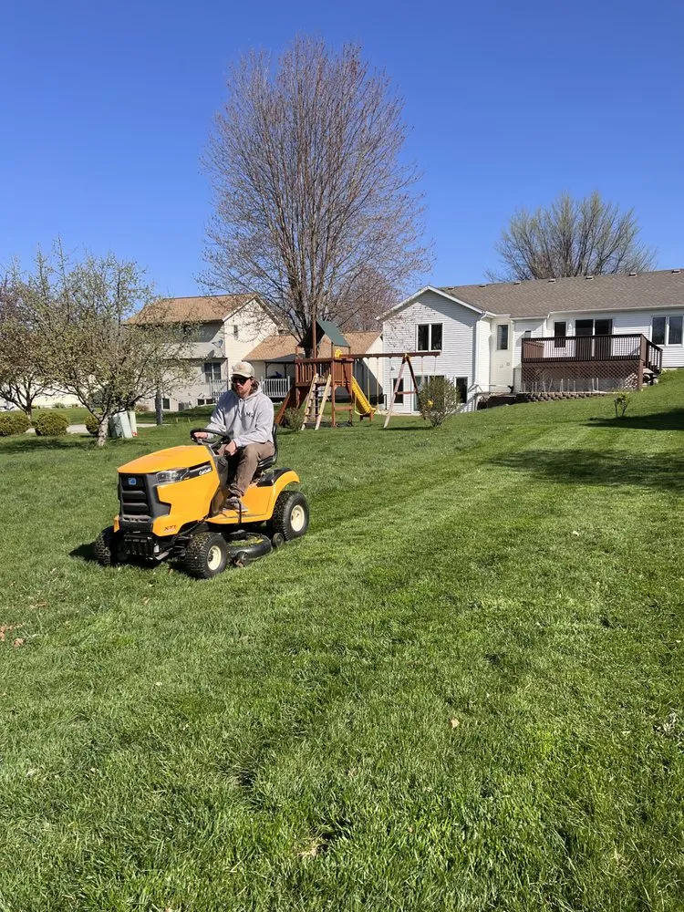 Local yard maintenance in Cottage Grove, WI - Grass Clippers