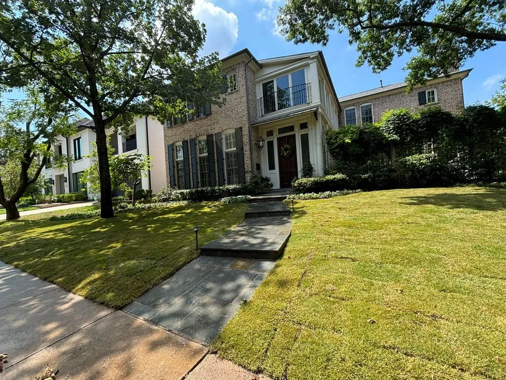 Top-rated lawn mowing service in Frisco, TX by Grass DFW