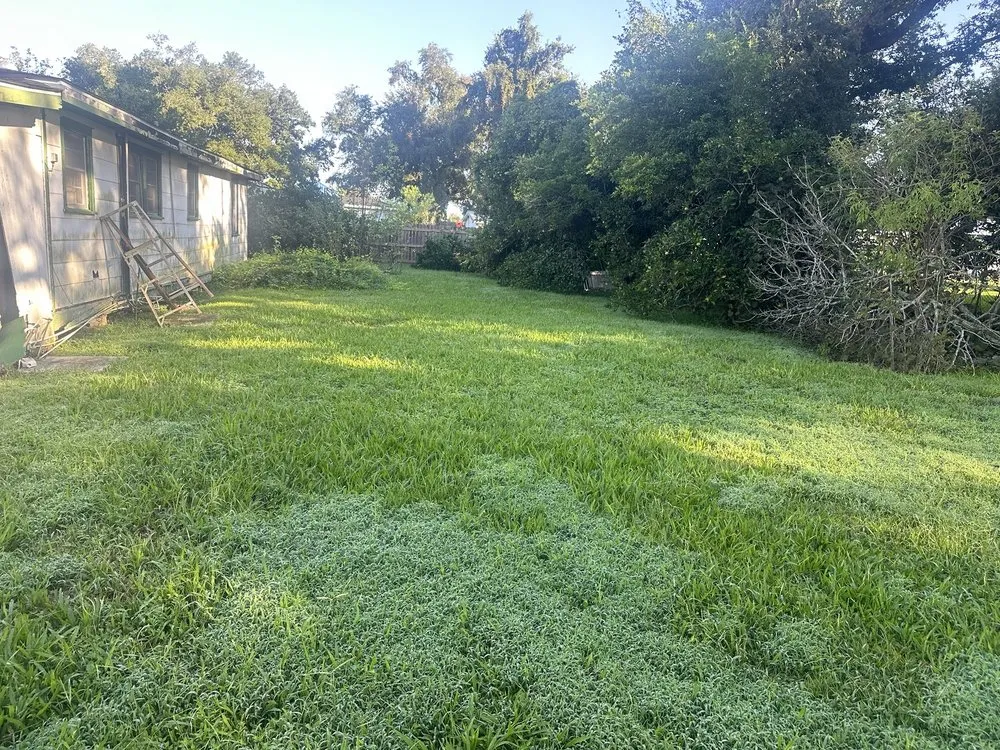 Custom residential landscaping in Harahan, LA by Grass Dude