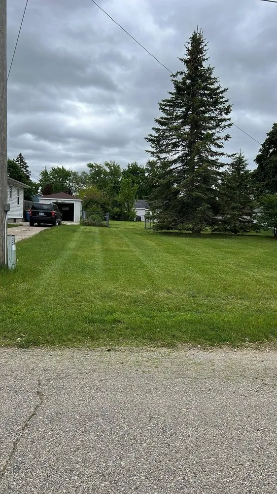 Professional yard cleanup service experts serving Grand Rapids, MI - Grass Eaters