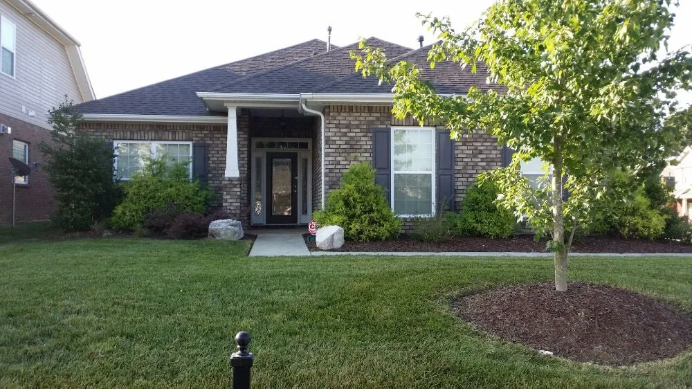 Custom lawn care service near you across Charlotte, NC - Grass Gatorz