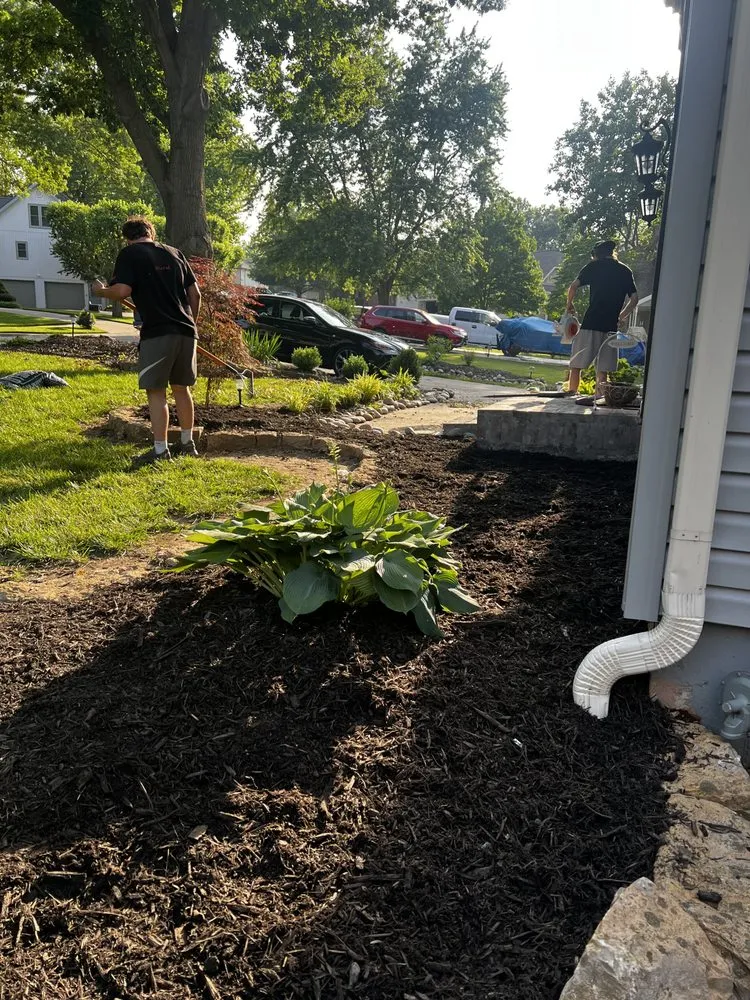 Professional outdoor landscaping in Holt, MO - Grass Geeks